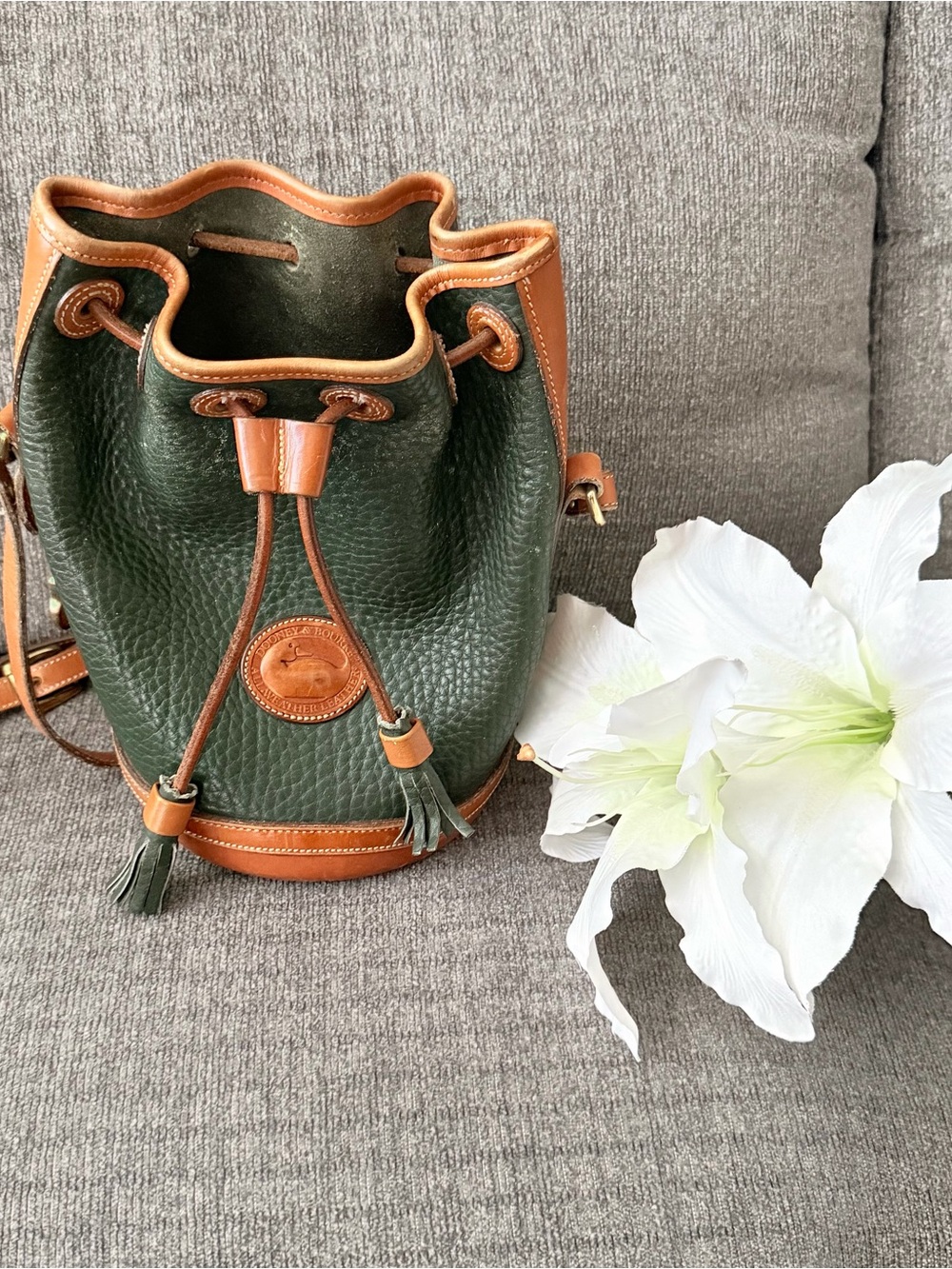 Vtg 80’s Dooney & Bourke Hunter Green All Weather Leather Bucket Drawstring Bag